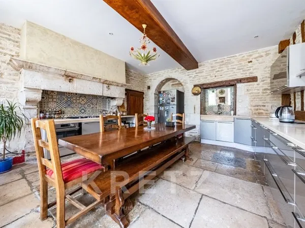 Dijon. Ancien couvent du XVII ème siècle restauré en maison familiale bourgeoise