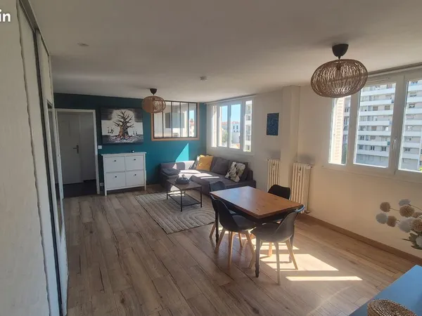 VILLEURBANNE GRATTE-CIEL - T3 lumineux traversant 60 m² - balcon + cave + parking