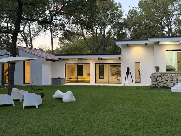 Une maison d'architecte à proximité de Puyricard et de Châte
