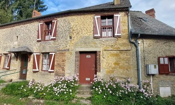 Maison de village avec jardin et commerces