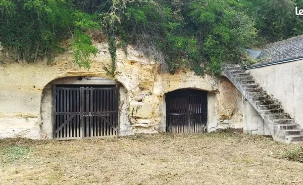 2 Caves Troglodytiques avec Terrain - Langeais (37)