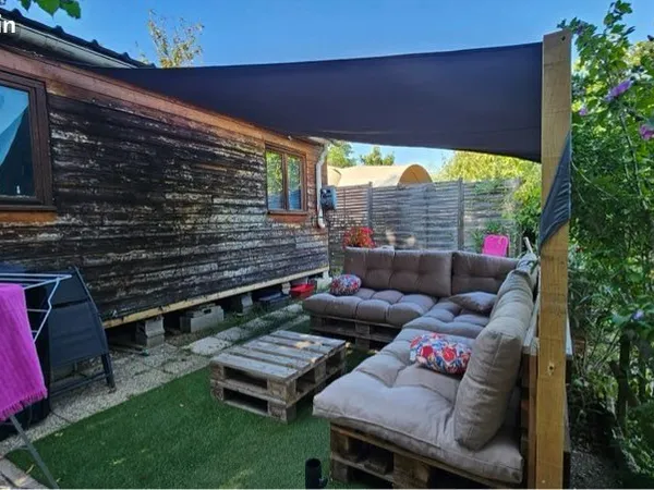 Chalet cosy avec grande terrasse - cadre nature - camping 3* - proche de Vienne