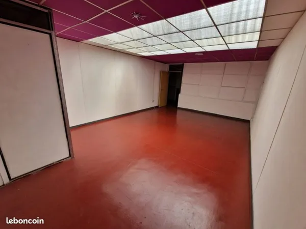 Local 28 m² - bureau ou stockage - fibre, monte-charge