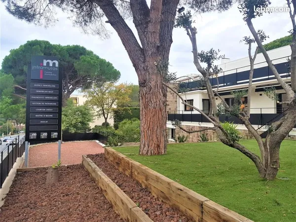 Bureau dans centre d'affaires