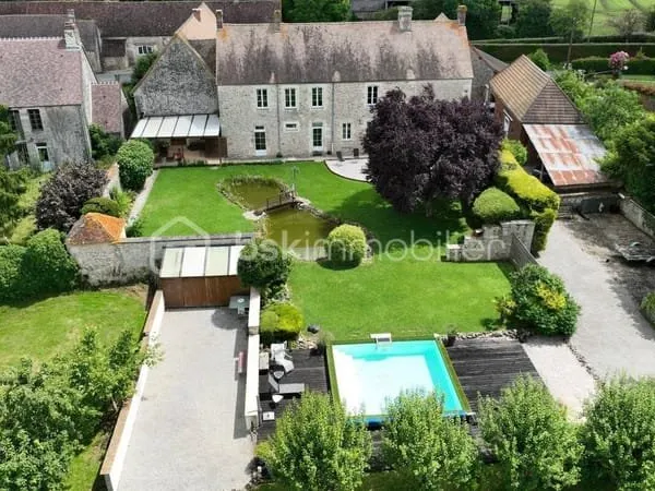 Maison 8 pièces 300 m²