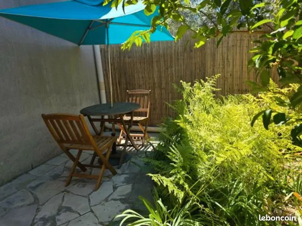 Studio meublé avec terrasse privative à Nîmes
