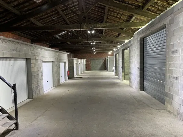 BOX GARAGE 100% Sécurisé 13m2 dans Entrepôt