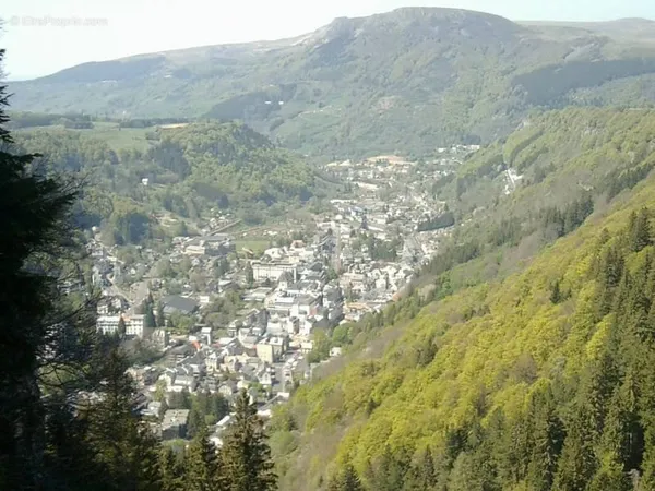 Appartement F2 état neuf avec parking et cave