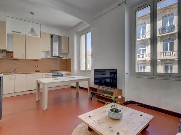 Cannes Carnot "Olivier" 3P 65m² - Traversant