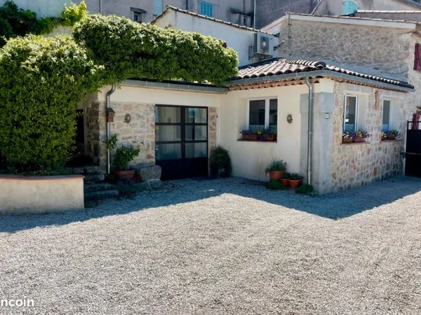 Maison de village 4 pièces avec extérieur, terrasse et stationnements