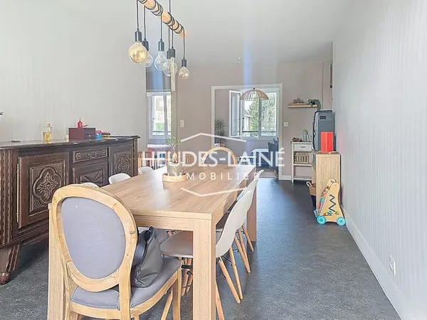 Appartement F4 agréable et lumineux, situé dans une résidence proche des commerces.