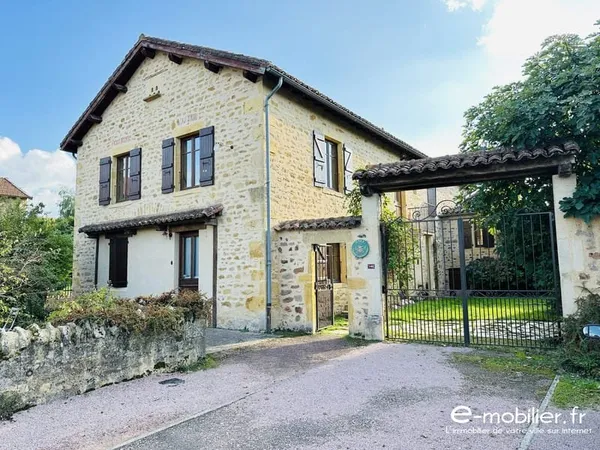 Maison 9 pièces 303 m²