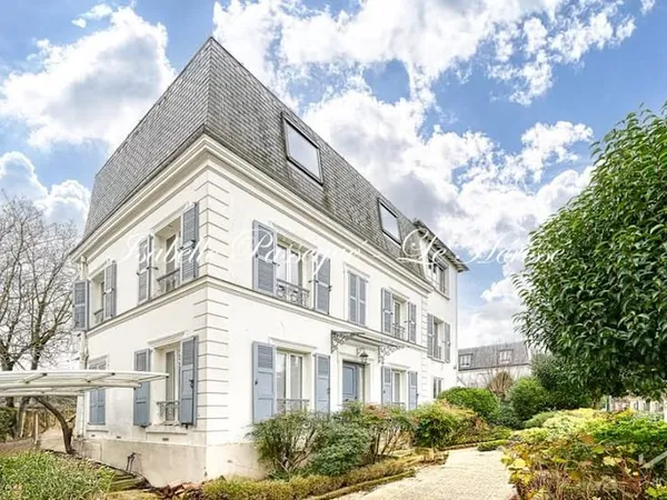 Villa 9 pièces 180 m²