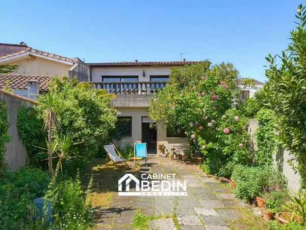 Maison 9 pièces 332 m²
