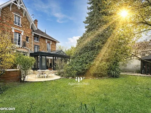 Villa 8 pièces 272 m²