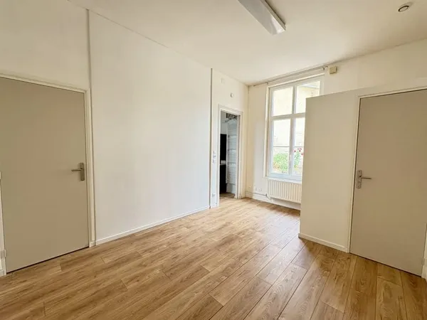 Studio (toutes charges incluses) - BAS DU CENTRE VILLE