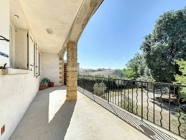 Maison 9 pièces 7 chambres, garage et cave sur 1800m2 de terrain