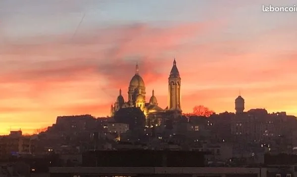 Recherche locatrice dans le 18éme chambre avec super vue sacré coeur