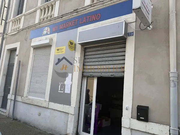 Local 3 pièces 180 m²