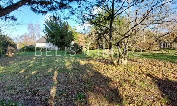CHEILLE - Terrain non viabilisé de 857m²