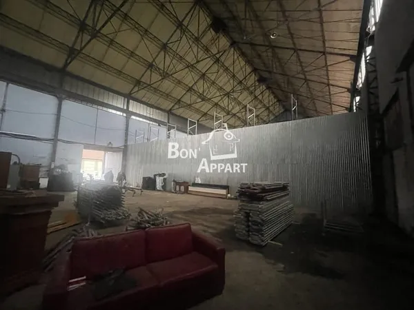 HANGAR 300M2 1 PIECE 300M2