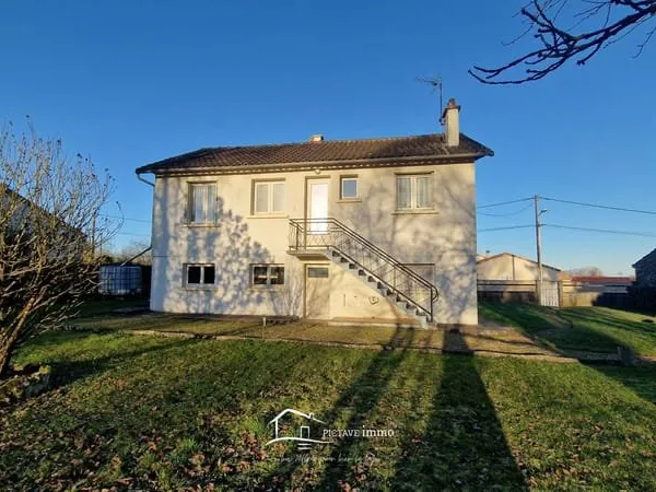 Maison de bourg avec jardin de 1 200 m2 à proximité de Lusi