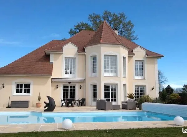 Villa de standing 200 m² - 5 chambres - quartier prisé Est de Pau