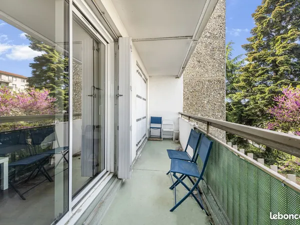 Idéalement situé, 4 chambres, 2 Sdb, Balcon