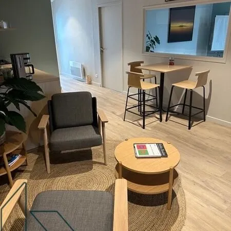 Bureau et espace de travail Location Séné  115m² 1732€