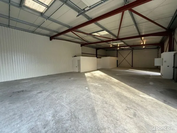 Local 300 m² Eysines