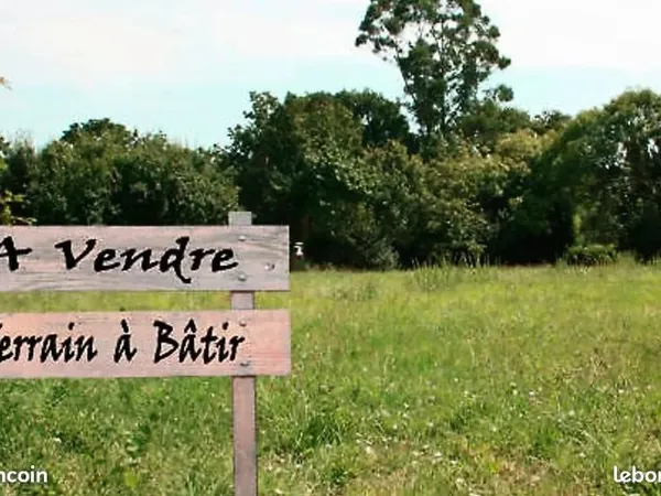Terrain plat borné constructible St Just St Rambert
