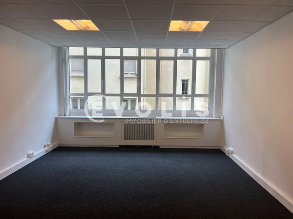 Bureaux - A LOUER - 586 m² divisibles à partir de 150 m²