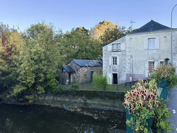 Maison à vendre à SAINT MARS LA JAILLE proche commodités avec jardin et dépendances.