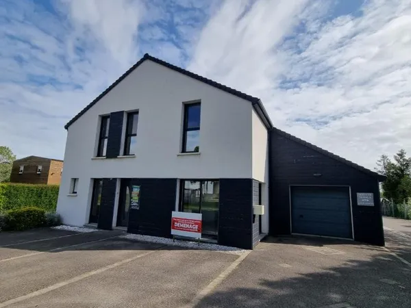 Maison 5 pièces avec bureau et zone de stockage sur 750 M2 Hab