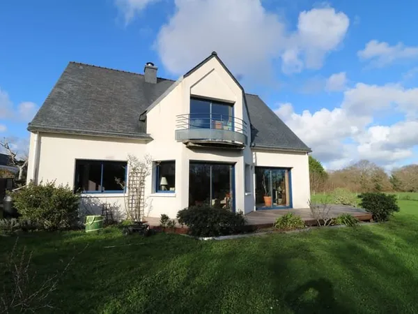 SPACIEUSE ET CONFORTABLE MAISON CONTEMPORAINE PROCHE CARNAC