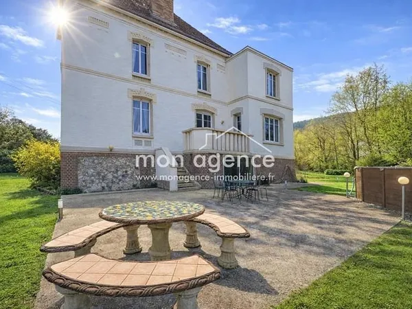 Propriété bourgeoise de caractère - Parc arboré de 2 437 m² - Environnement privilégié