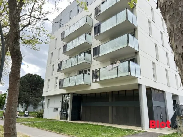 A VENDRE - RENNES SUD - APPARTEMENT T3 RECENT - BALCON - PLACE DE PARKING