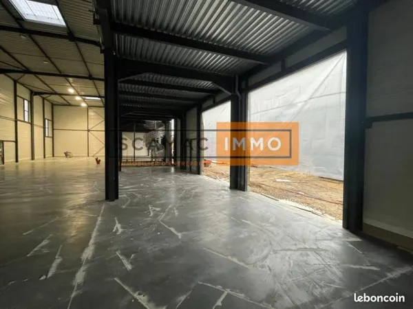 Local d'activité 900 m²