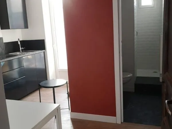 Appartement rénové 2021 - Deux pièces proche métro