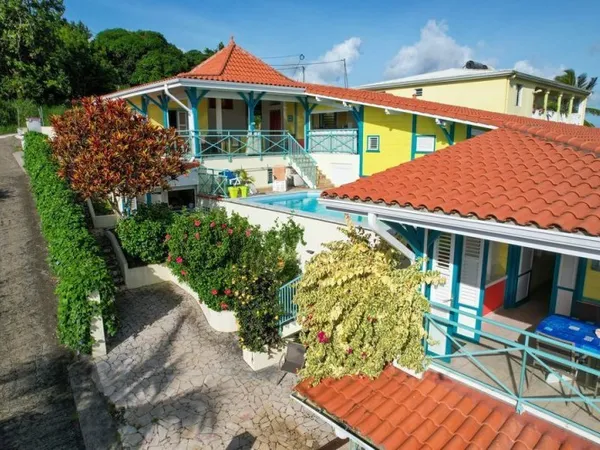Magnifique résidence de 7 logements avec vue et piscine