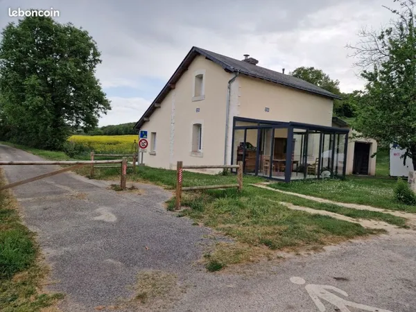 Maison meublée 100m2 4 pièces 800 euros