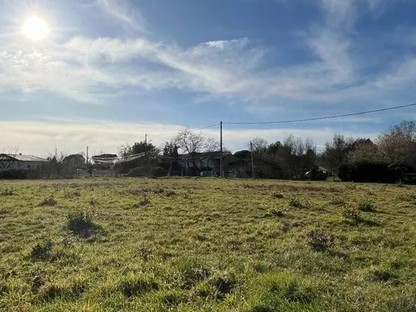 Terrain constructible 900 m²