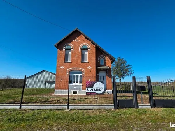 Charmante maison individuelle sur 2.6 hectares de terrain située à Anor
