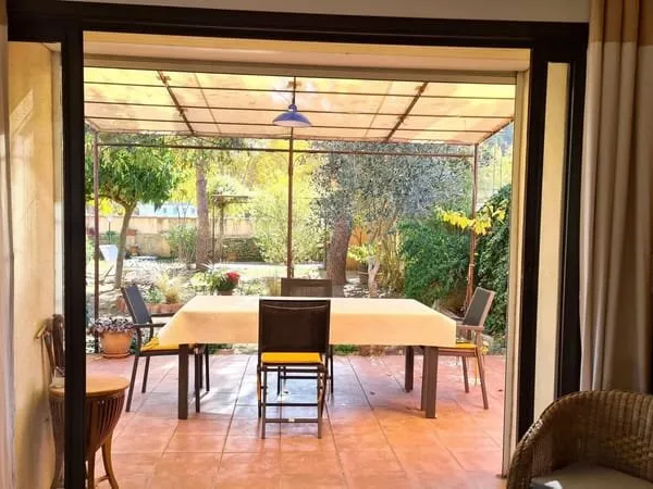 Maison de Caractère avec logement indépendant et garage de 100