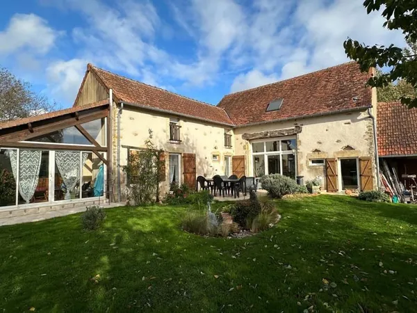 VENTE : maison 7 pièces (170 m²) à CHASSIGNOLLES