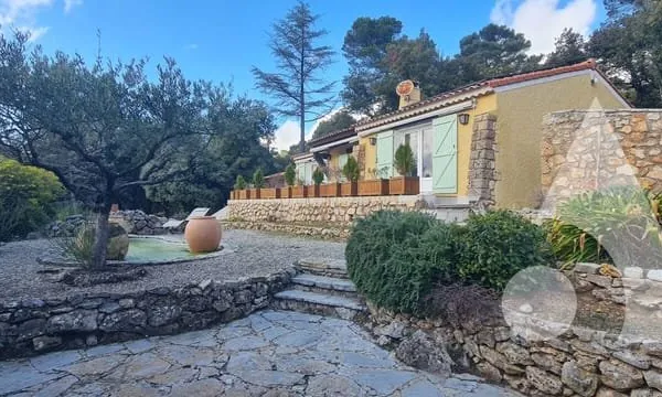 Maison de plain pied - Tourtour 3 pièces 92 m² sur 2476 m² de terrain