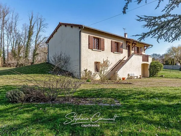 Maison de 90 m² avec jardin arboré