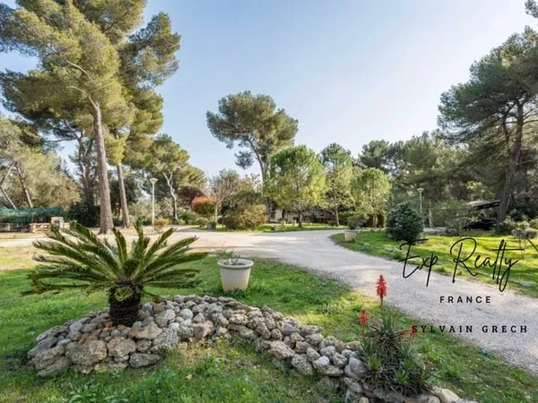 Propriété d'exception 394 m² - Terrain 10 800 m² - Pis