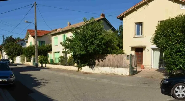 A vendre Maison individuelle R+1 .En rdc 2 studios A l'étage Appartement de 4 chambres