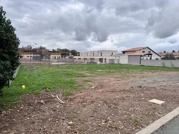 Terrain à bâtir de 278 m² à MARAUSSAN (34)